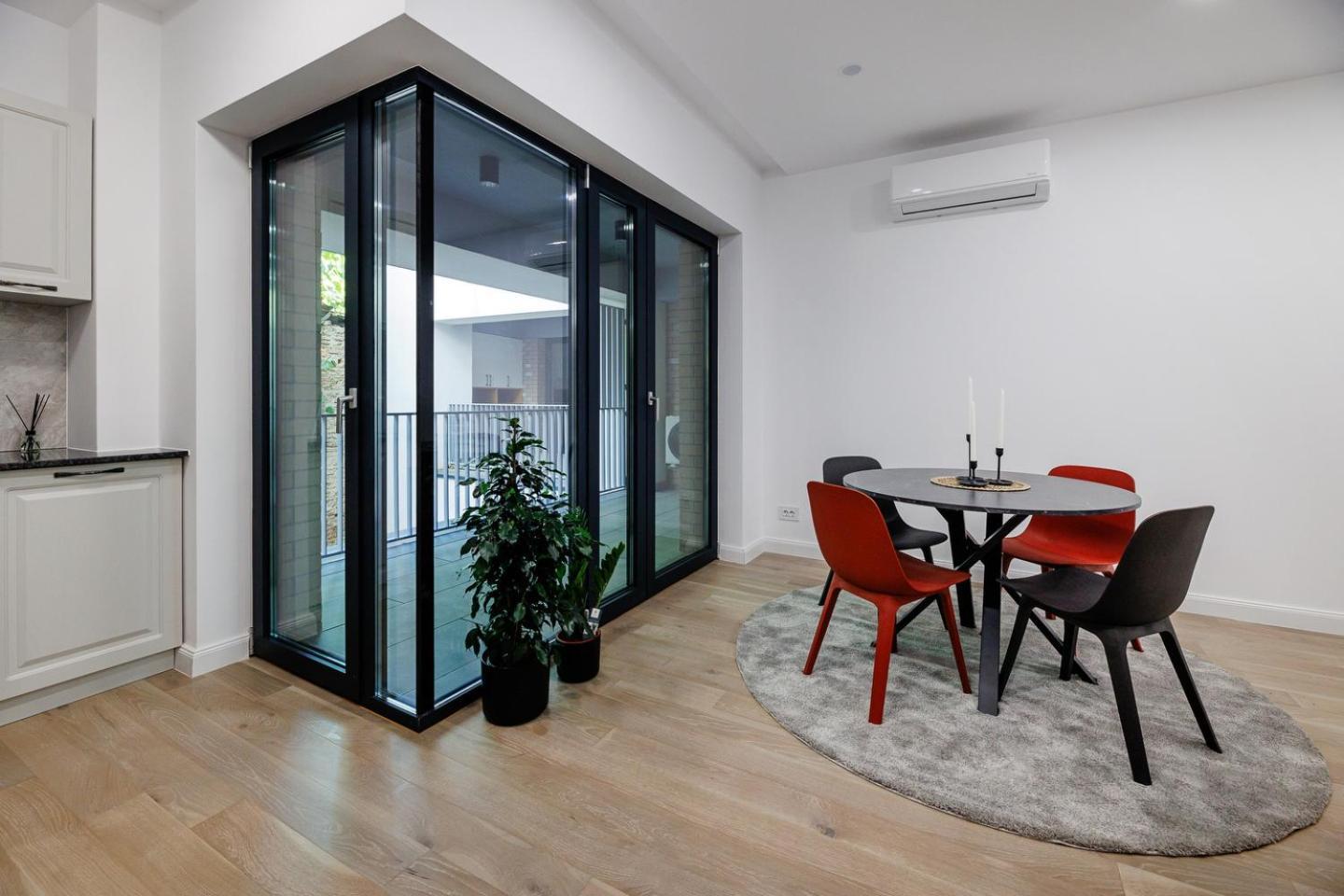 The Corner Luxe Apartment 부쿠레슈티 외부 사진
